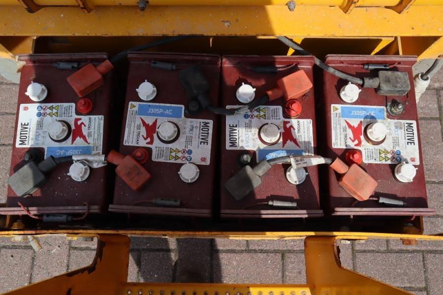 Haulotte Compact 14 Electric, 14m Working Height, 350kg Cap - رافعة هيدروليكية مقصية: صورة 5 Haulotte Compact 14 Electric, 14m Working Height, 350kg Cap - رافعة هيدروليكية مقصية: صورة 5