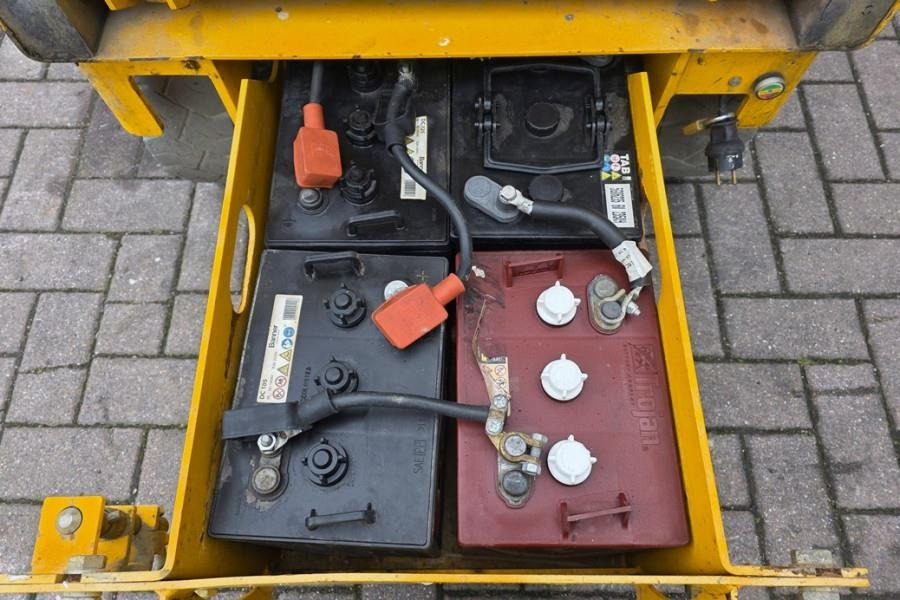 Haulotte Compact 8 Electric, 8.2m Working Height, 350kg Cap - رافعة هيدروليكية مقصية: صورة 3 Haulotte Compact 8 Electric, 8.2m Working Height, 350kg Cap - رافعة هيدروليكية مقصية: صورة 3