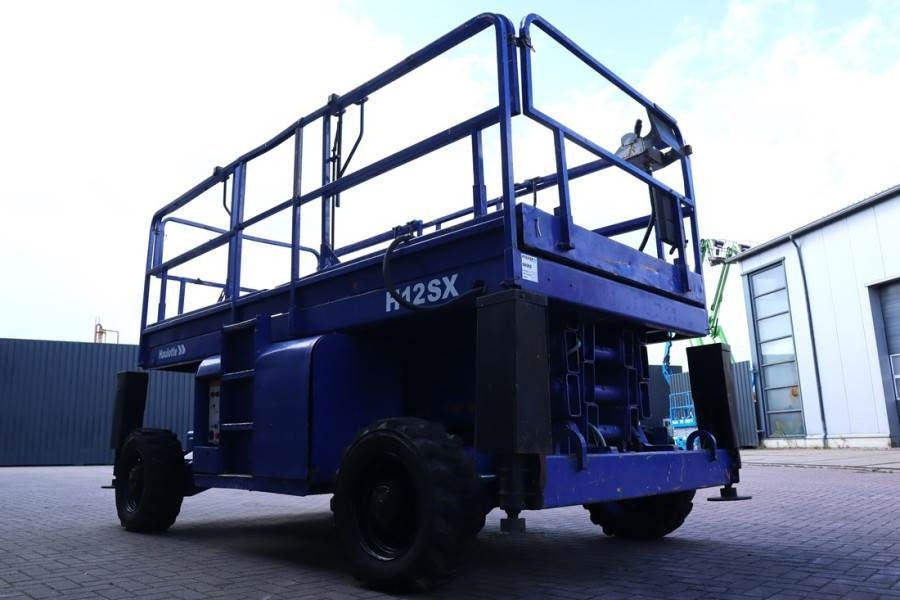 Haulotte H12SX Diesel, 4x4 Drive, 12m Working Height, 700kg - رافعة هيدروليكية مقصية: صورة 3 Haulotte H12SX Diesel, 4x4 Drive, 12m Working Height, 700kg - رافعة هيدروليكية مقصية: صورة 3