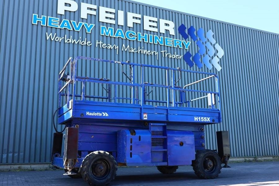 Haulotte H15SX Diesel, 4x4 Drive 15 Working Height, 500kg C - رافعة هيدروليكية مقصية: صورة 1 Haulotte H15SX Diesel, 4x4 Drive 15 Working Height, 500kg C - رافعة هيدروليكية مقصية: صورة 1