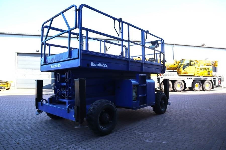Haulotte H15SX New Tyres, Diesel, 4x4 Drive, 15 Working Hei - رافعة هيدروليكية مقصية: صورة 2 Haulotte H15SX New Tyres, Diesel, 4x4 Drive, 15 Working Hei - رافعة هيدروليكية مقصية: صورة 2