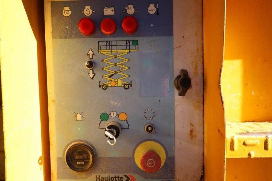 Haulotte H15SXL Diesel, 4x4 Drive, 15m Working Height, 500k - رافعة هيدروليكية مقصية: صورة 4 Haulotte H15SXL Diesel, 4x4 Drive, 15m Working Height, 500k - رافعة هيدروليكية مقصية: صورة 4