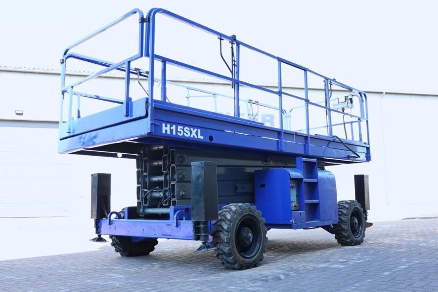 Haulotte H15SXL Diesel, 4x4 Drive, 15m Working Height, 500k - رافعة هيدروليكية مقصية: صورة 2 Haulotte H15SXL Diesel, 4x4 Drive, 15m Working Height, 500k - رافعة هيدروليكية مقصية: صورة 2