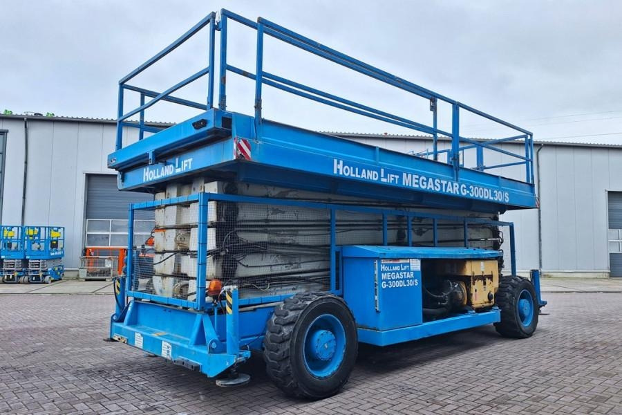 Holland Lift Megastar G-300DL30/S Diesel, 4x4x4 Drive, 33.5m Wo - رافعة هيدروليكية مقصية: صورة 2 Holland Lift Megastar G-300DL30/S Diesel, 4x4x4 Drive, 33.5m Wo - رافعة هيدروليكية مقصية: صورة 2