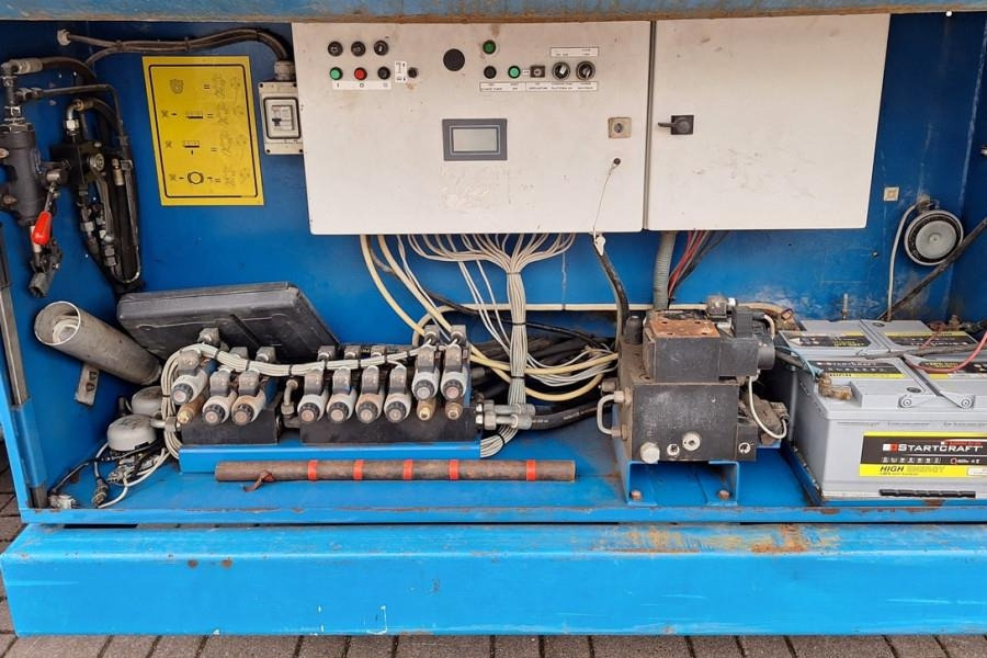 Holland Lift Megastar G320DL30 4WDS/N Diesel, 4x4x4 Drive, 34m - رافعة هيدروليكية مقصية: صورة 5 Holland Lift Megastar G320DL30 4WDS/N Diesel, 4x4x4 Drive, 34m - رافعة هيدروليكية مقصية: صورة 5