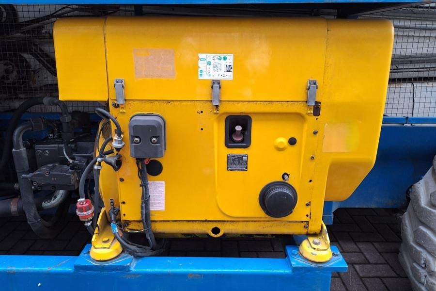 رافعة هيدروليكية مقصية Holland Lift Megastar G320DL30 4WDS/N Diesel, 4x4x4 Drive, 34m: صورة 12