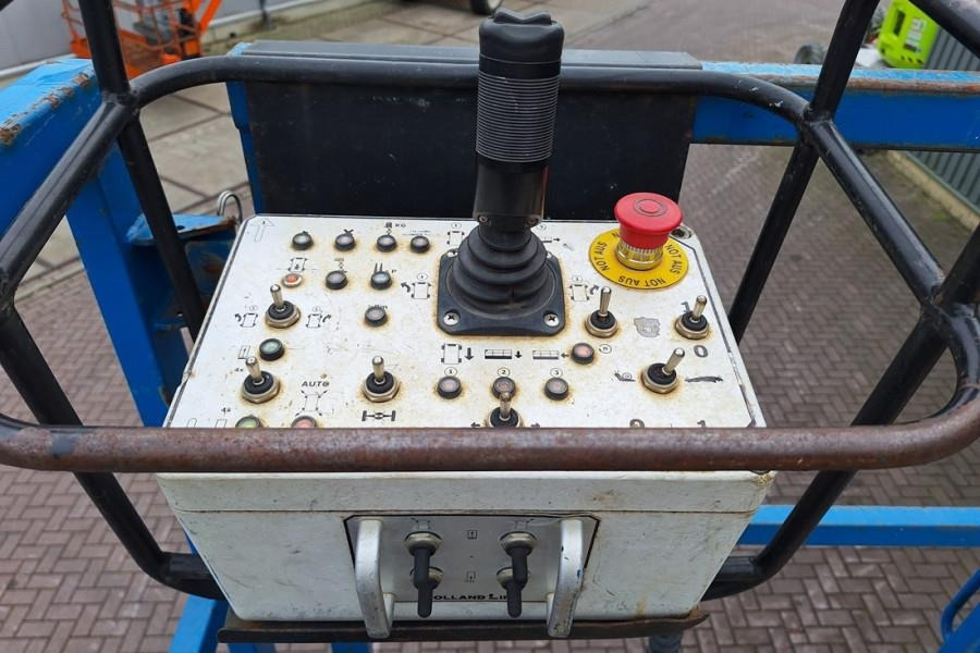 Holland Lift Megastar G320DL30 4WDS/N Diesel, 4x4x4 Drive, 34m - رافعة هيدروليكية مقصية: صورة 4 Holland Lift Megastar G320DL30 4WDS/N Diesel, 4x4x4 Drive, 34m - رافعة هيدروليكية مقصية: صورة 4