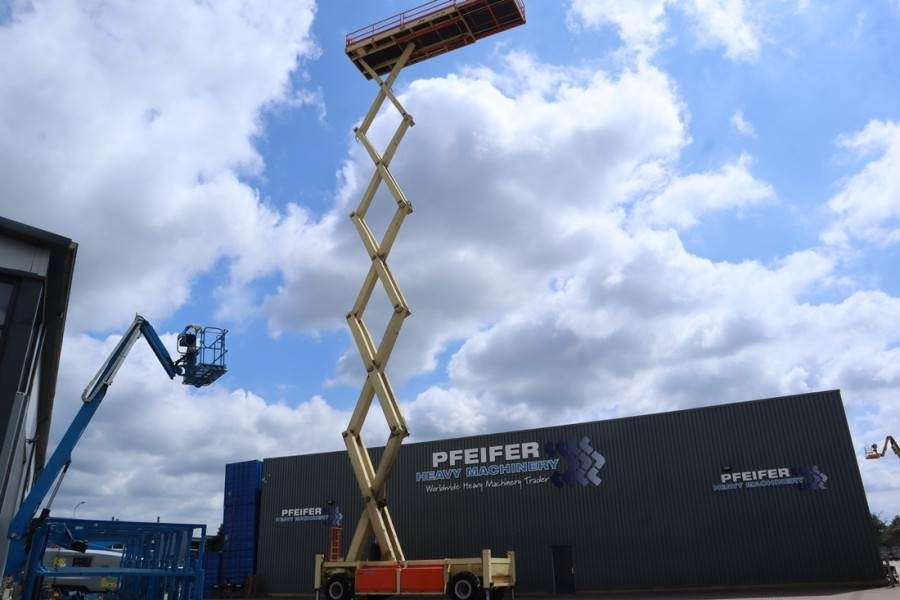 JLG SL320-30 Diesel, 4x4 Drive, 34m Working Height, 14 - رافعة هيدروليكية مقصية: صورة 3 JLG SL320-30 Diesel, 4x4 Drive, 34m Working Height, 14 - رافعة هيدروليكية مقصية: صورة 3