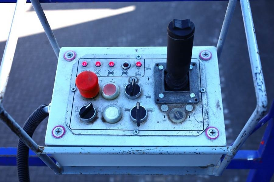 Liftlux SL210-25D4WDS/P Diesel, Hydraulic Deck Extension, - رافعة هيدروليكية مقصية: صورة 4 Liftlux SL210-25D4WDS/P Diesel, Hydraulic Deck Extension, - رافعة هيدروليكية مقصية: صورة 4