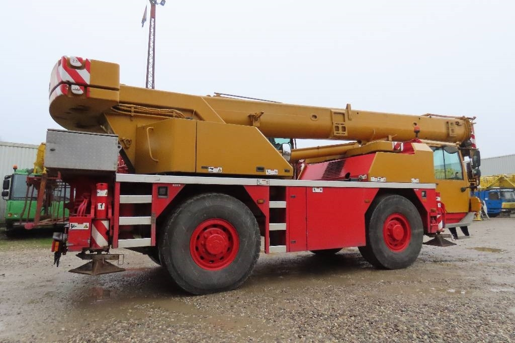 Liebherr LTM 1030-2.1  - رافعة لجميع التضاريس: صورة 3 Liebherr LTM 1030-2.1  - رافعة لجميع التضاريس: صورة 3