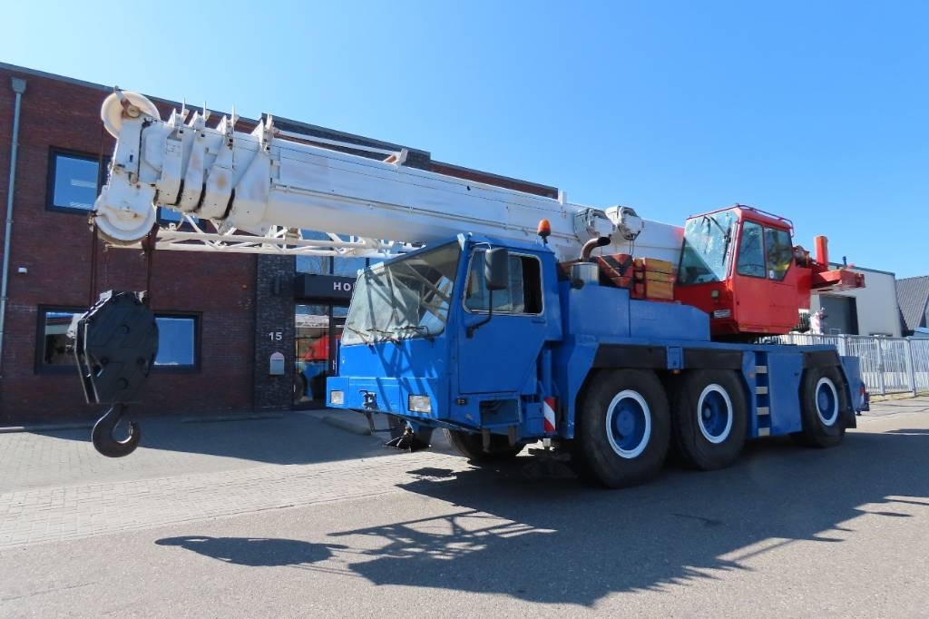 Liebherr LTM 1050-1 - رافعة لجميع التضاريس: صورة 1 Liebherr LTM 1050-1 - رافعة لجميع التضاريس: صورة 1