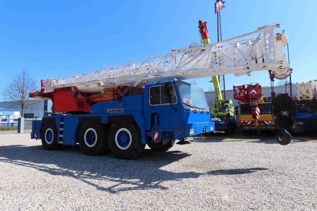 Liebherr LTM 1050-1 - رافعة لجميع التضاريس: صورة 2 Liebherr LTM 1050-1 - رافعة لجميع التضاريس: صورة 2