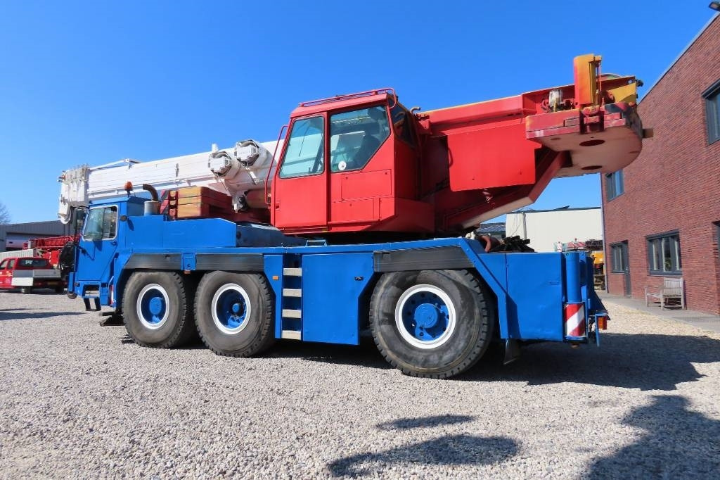 Liebherr LTM 1050-1 - رافعة لجميع التضاريس: صورة 4 Liebherr LTM 1050-1 - رافعة لجميع التضاريس: صورة 4