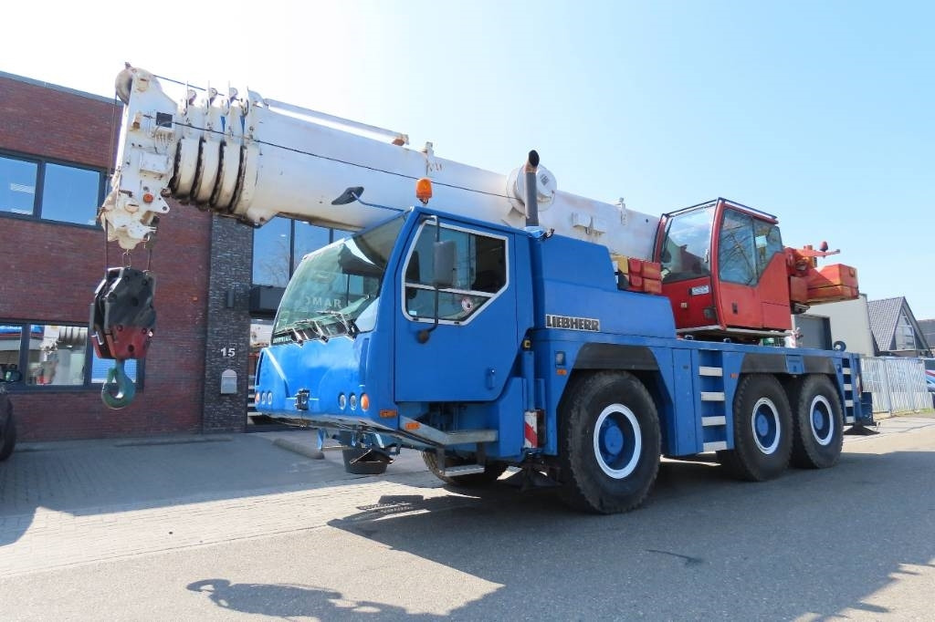 Liebherr LTM 1055-1 - رافعة لجميع التضاريس: صورة 1 Liebherr LTM 1055-1 - رافعة لجميع التضاريس: صورة 1