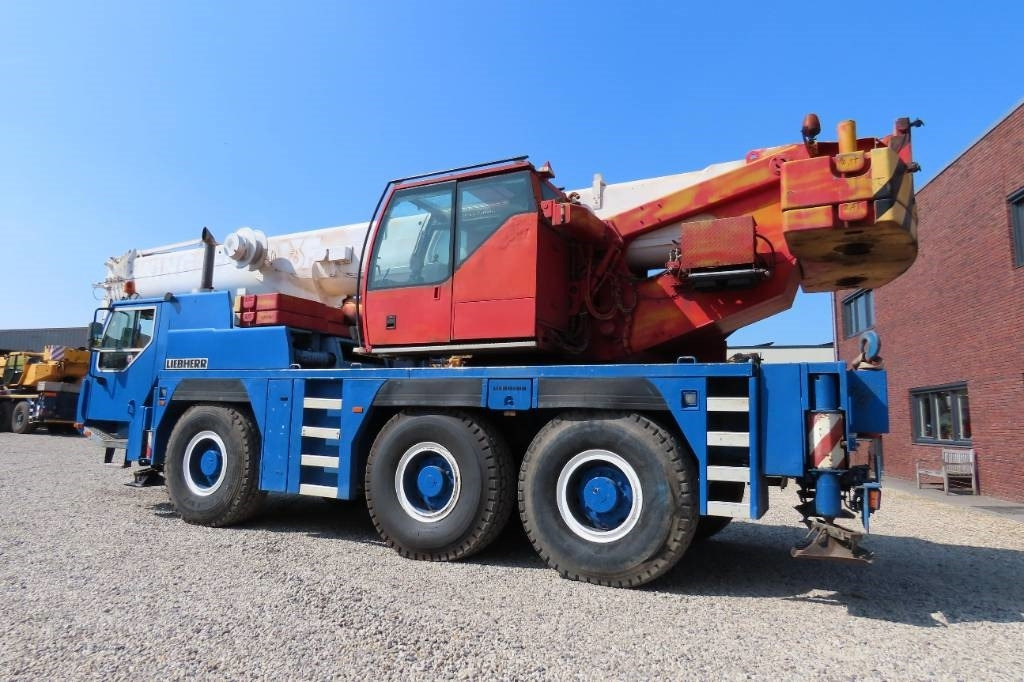 Liebherr LTM 1055-1 - رافعة لجميع التضاريس: صورة 4 Liebherr LTM 1055-1 - رافعة لجميع التضاريس: صورة 4