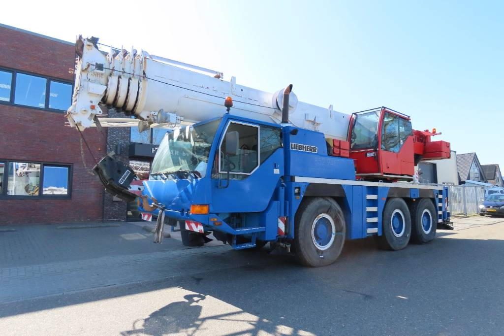 Liebherr LTM 1055-1  - رافعة لجميع التضاريس: صورة 1 Liebherr LTM 1055-1  - رافعة لجميع التضاريس: صورة 1