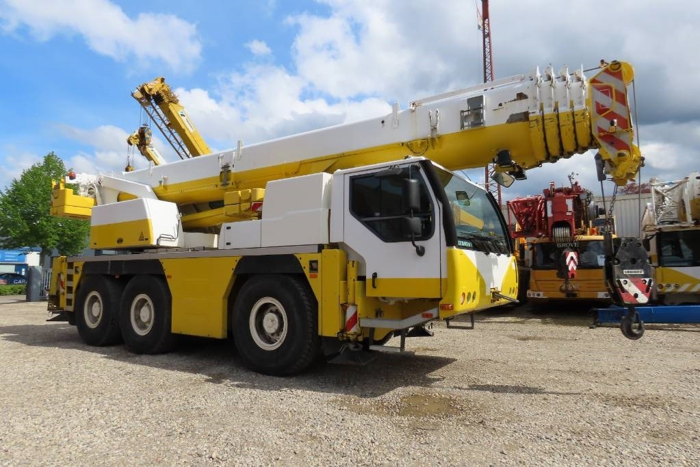 Liebherr LTM 1055-3.2  - رافعة لجميع التضاريس: صورة 2 Liebherr LTM 1055-3.2  - رافعة لجميع التضاريس: صورة 2