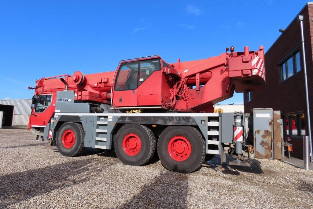 Liebherr LTM 1055-3.2 - رافعة لجميع التضاريس: صورة 4 Liebherr LTM 1055-3.2 - رافعة لجميع التضاريس: صورة 4