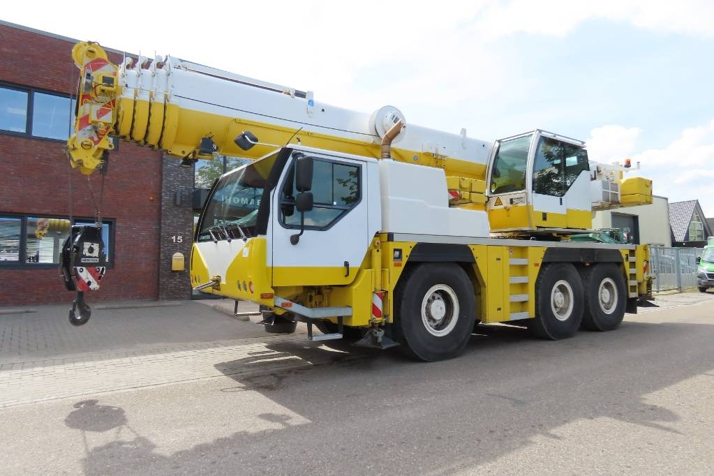 Liebherr LTM 1055-3.2  - رافعة لجميع التضاريس: صورة 1 Liebherr LTM 1055-3.2  - رافعة لجميع التضاريس: صورة 1