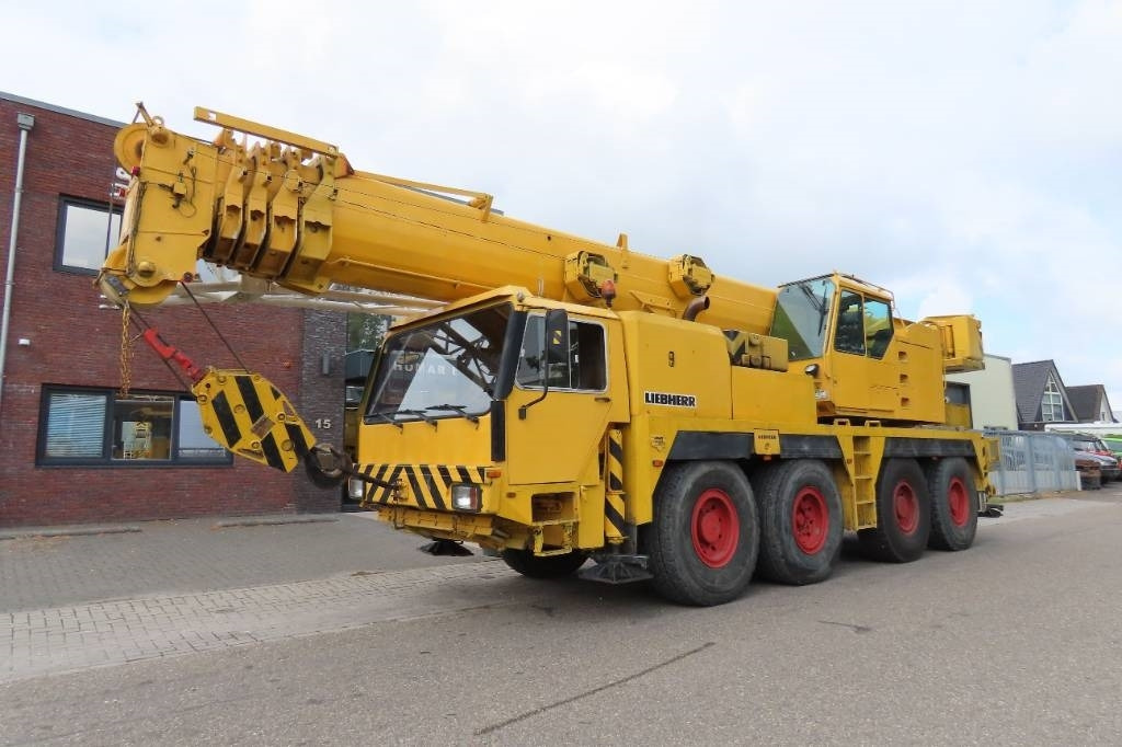 Liebherr LTM 1070-1 - رافعة لجميع التضاريس: صورة 1 Liebherr LTM 1070-1 - رافعة لجميع التضاريس: صورة 1