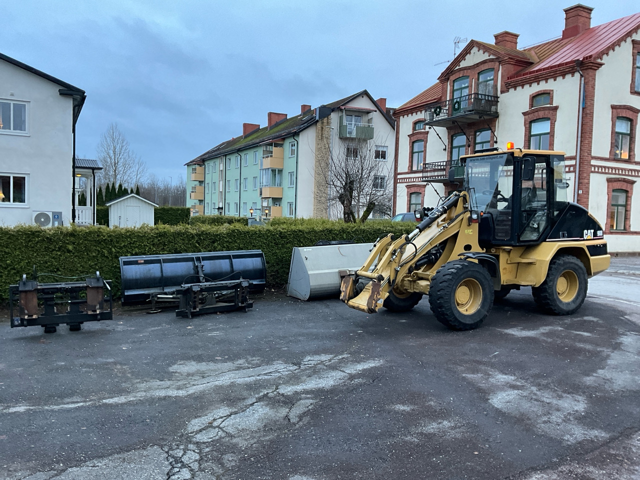 CAT 908 - اللودر بعجل: صورة 1 CAT 908 - اللودر بعجل: صورة 1