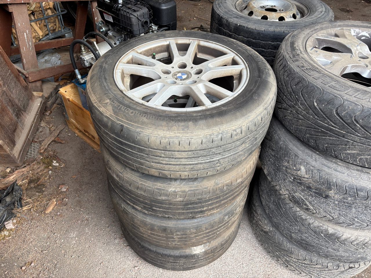 Däck 215/60R17 till BMW E60 4st - الإطارات والجنوط - سيارة: صورة 1 Däck 215/60R17 till BMW E60 4st - الإطارات والجنوط - سيارة: صورة 1