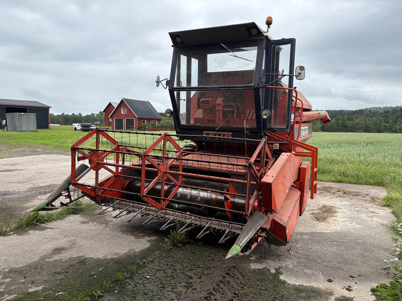Deutz Fahr 900 - حصادة موحَّدة: صورة 1 Deutz Fahr 900 - حصادة موحَّدة: صورة 1