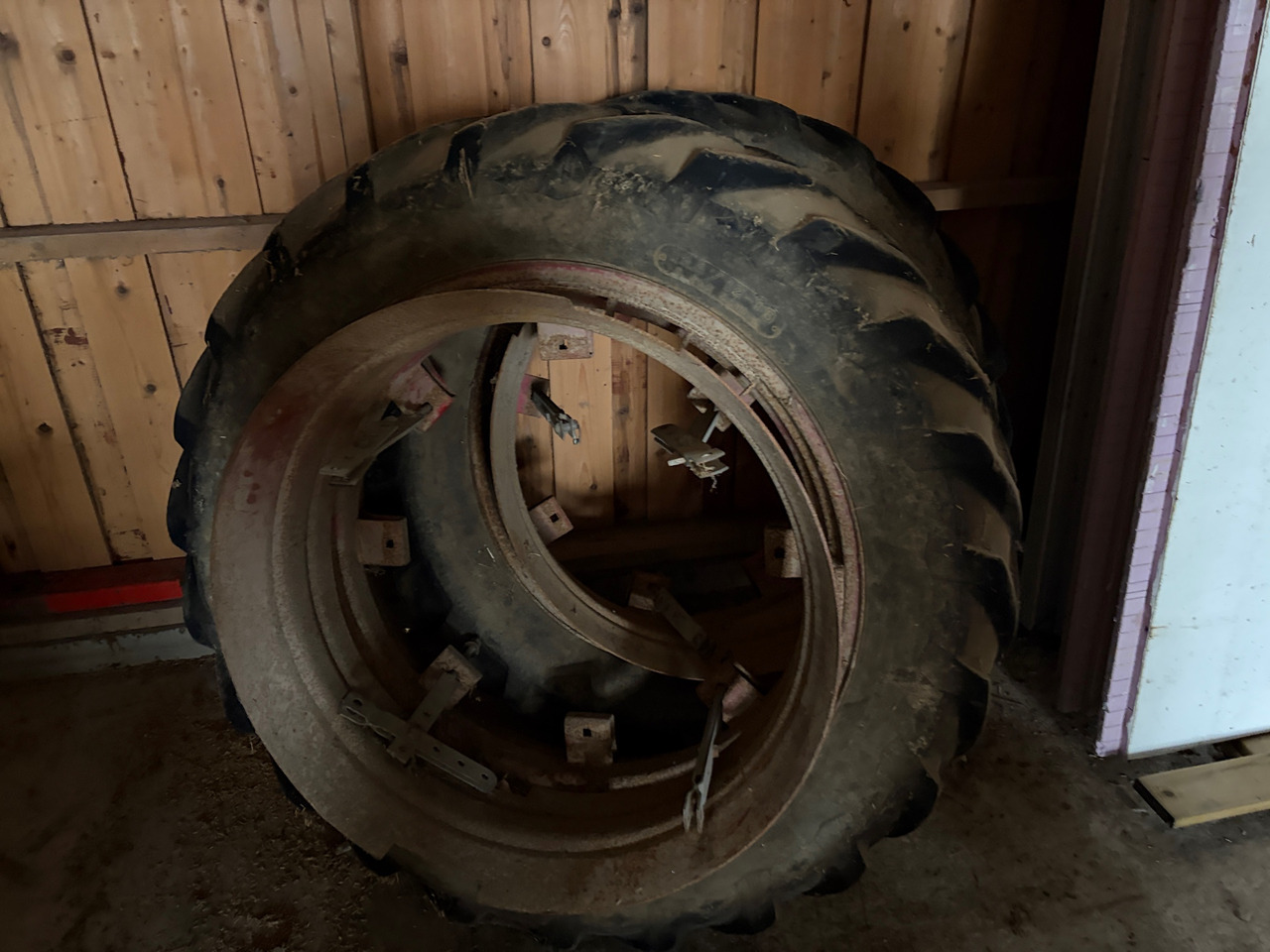 Goodyear 13,6-12/38 - إطارات - الآلات الزراعية: صورة 1 Goodyear 13,6-12/38 - إطارات - الآلات الزراعية: صورة 1