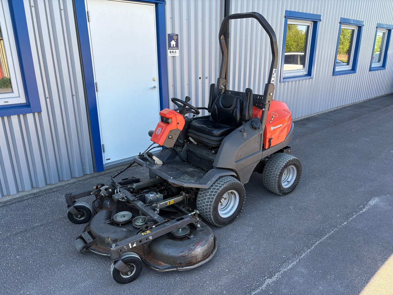 Husqvarna P 525D - آلية المنفعة/ مركبة خاصة: صورة 1 Husqvarna P 525D - آلية المنفعة/ مركبة خاصة: صورة 1