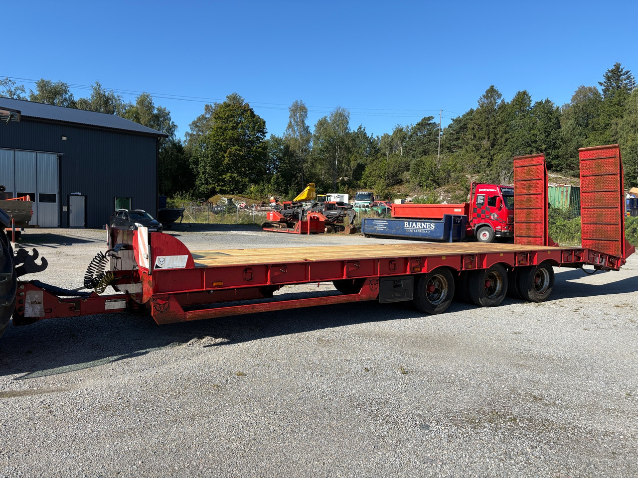 JPM Trailers Tri-Axle Loader - مقطورة مسطحة منخفضة: صورة 1 JPM Trailers Tri-Axle Loader - مقطورة مسطحة منخفضة: صورة 1