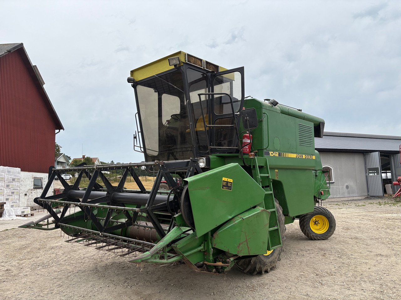 John Deere 1042 - حصادة موحَّدة: صورة 1 John Deere 1042 - حصادة موحَّدة: صورة 1