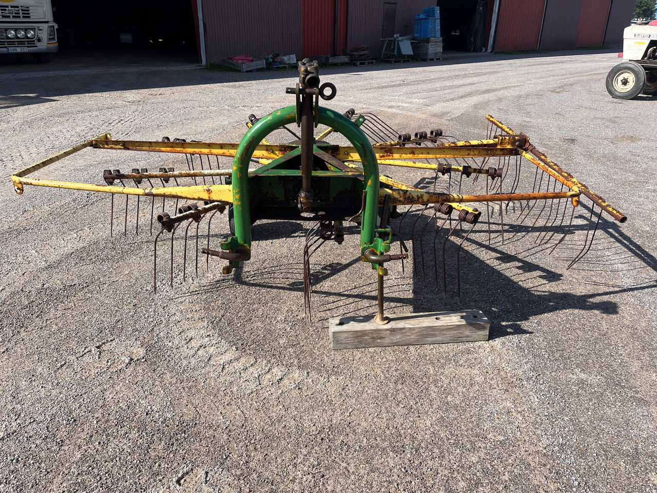 John Deere GA 300 G - آلة تيبيس العشب/ آلة جمع العشب: صورة 1 John Deere GA 300 G - آلة تيبيس العشب/ آلة جمع العشب: صورة 1