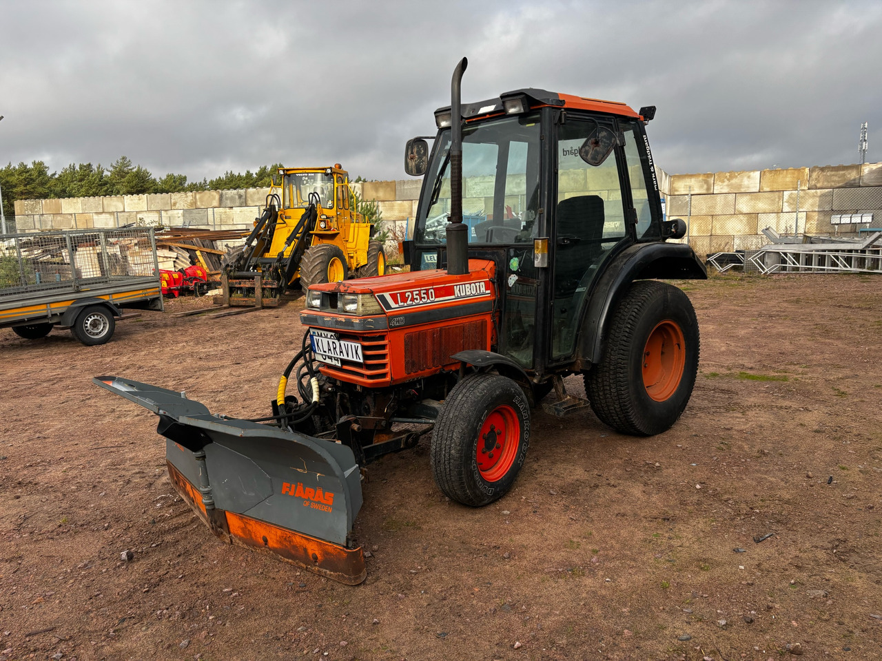 Kubota L 2550 DT - جرار: صورة 1 Kubota L 2550 DT - جرار: صورة 1