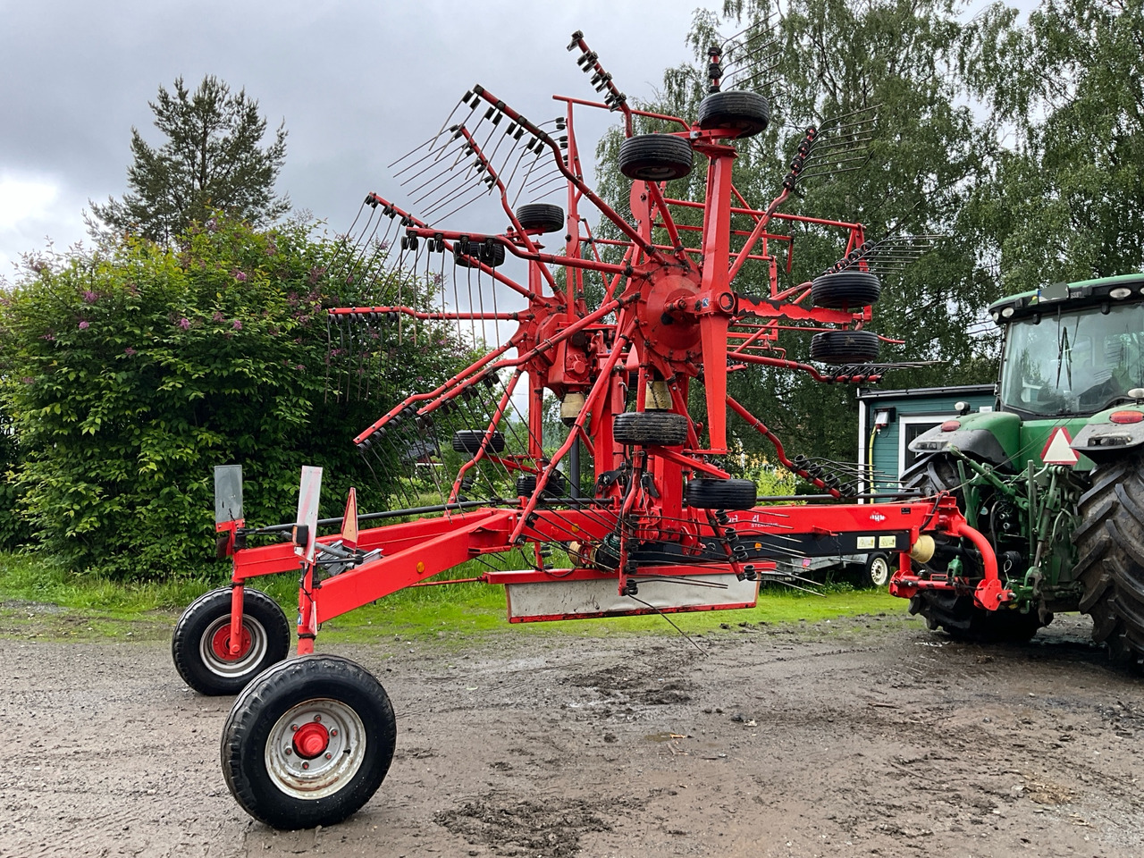 Kuhn GA8121 - آلة تيبيس العشب/ آلة جمع العشب: صورة 1 Kuhn GA8121 - آلة تيبيس العشب/ آلة جمع العشب: صورة 1
