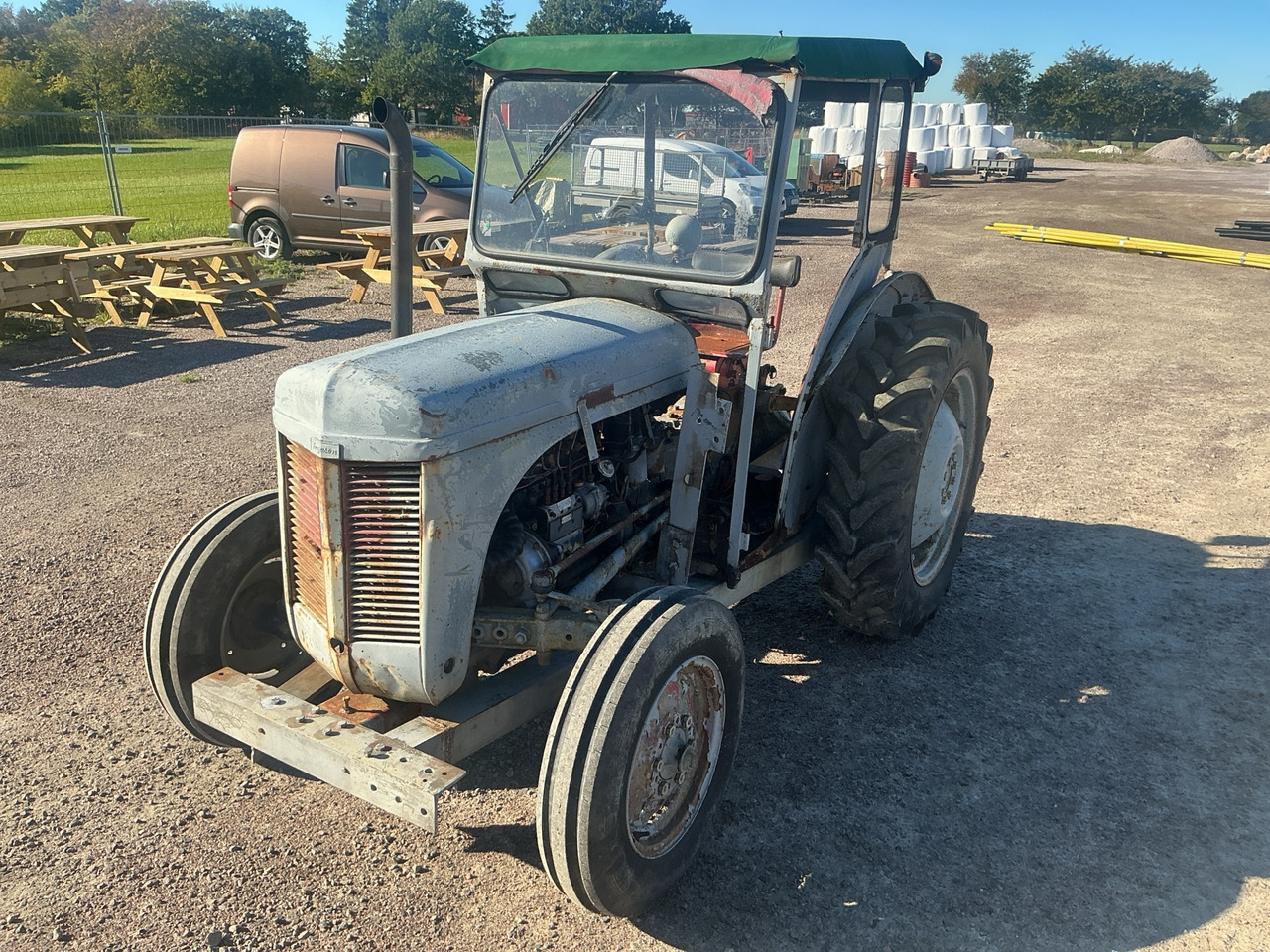 Massey Ferguson - جرار: صورة 1 Massey Ferguson - جرار: صورة 1