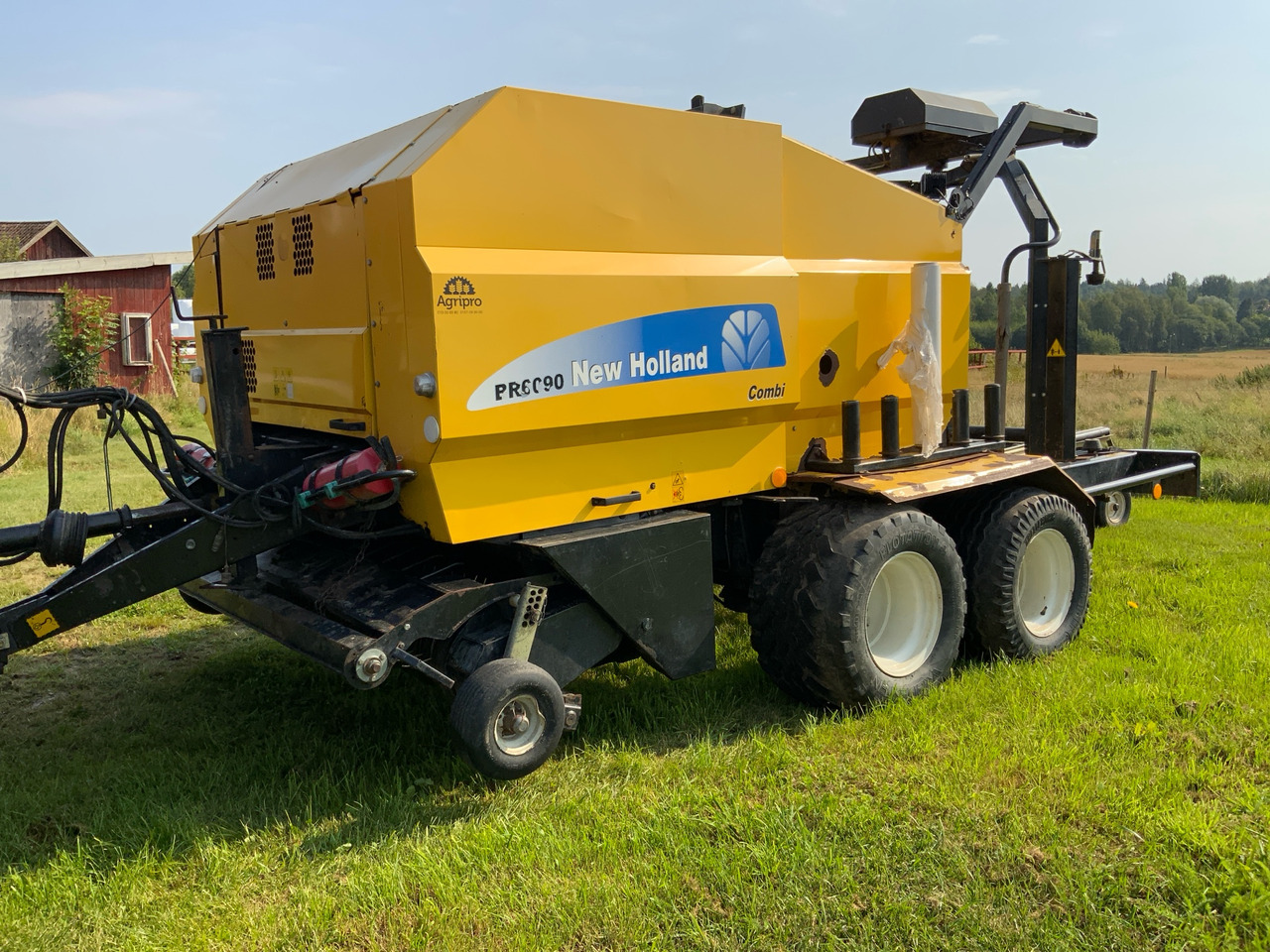 New Holland BR6090 - مكنة: صورة 1 New Holland BR6090 - مكنة: صورة 1