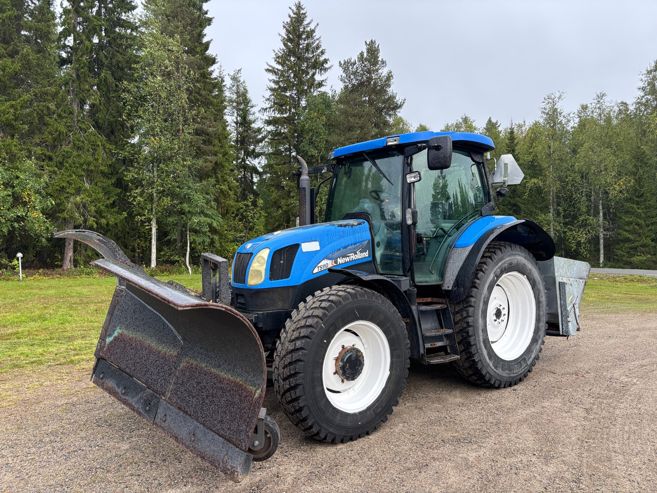 New Holland TS110A - جرار: صورة 1 New Holland TS110A - جرار: صورة 1