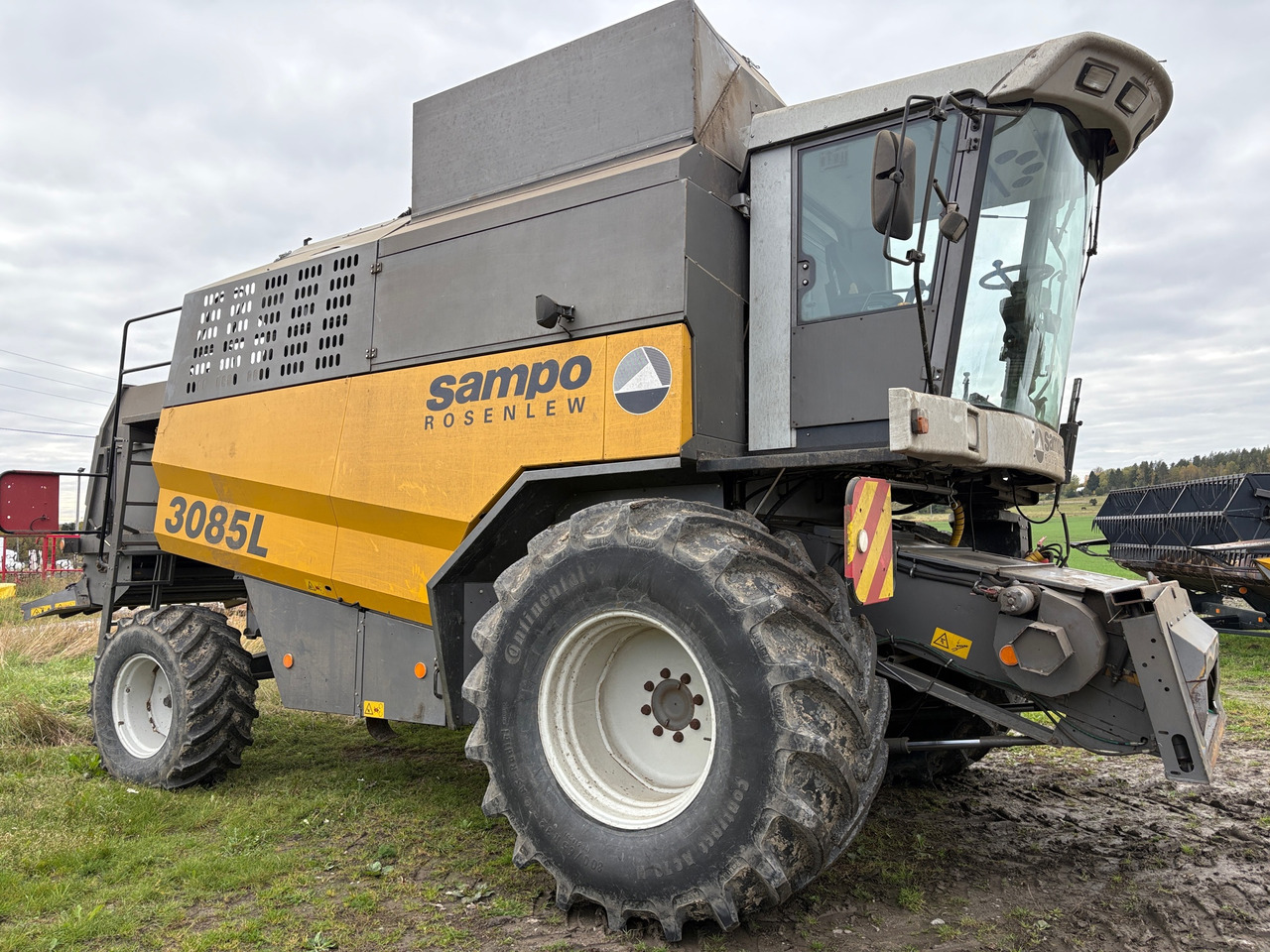 Sampo Rosenlew SR3085L - حصادة موحَّدة: صورة 1 Sampo Rosenlew SR3085L - حصادة موحَّدة: صورة 1