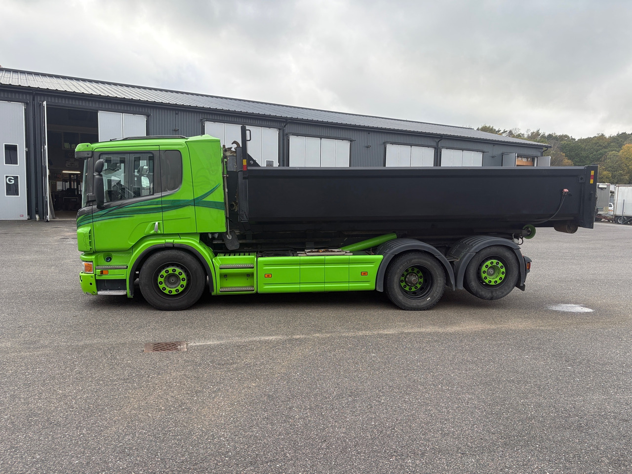 Scania P 320 6x2 - شاحنة ذات خطاف: صورة 1 Scania P 320 6x2 - شاحنة ذات خطاف: صورة 1