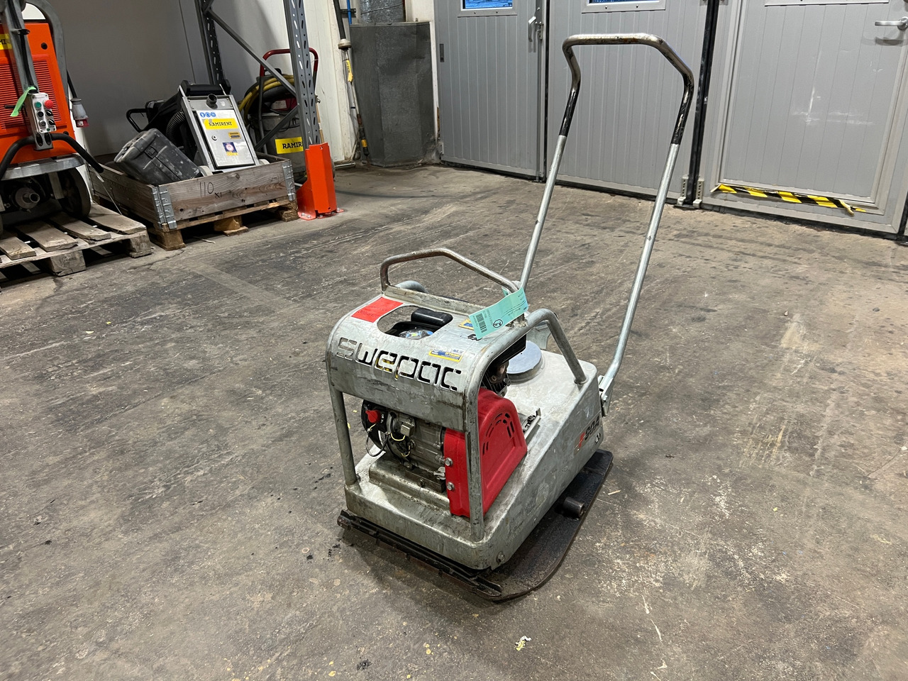 Swepac F 90A - لوحة اهتزازية: صورة 1 Swepac F 90A - لوحة اهتزازية: صورة 1