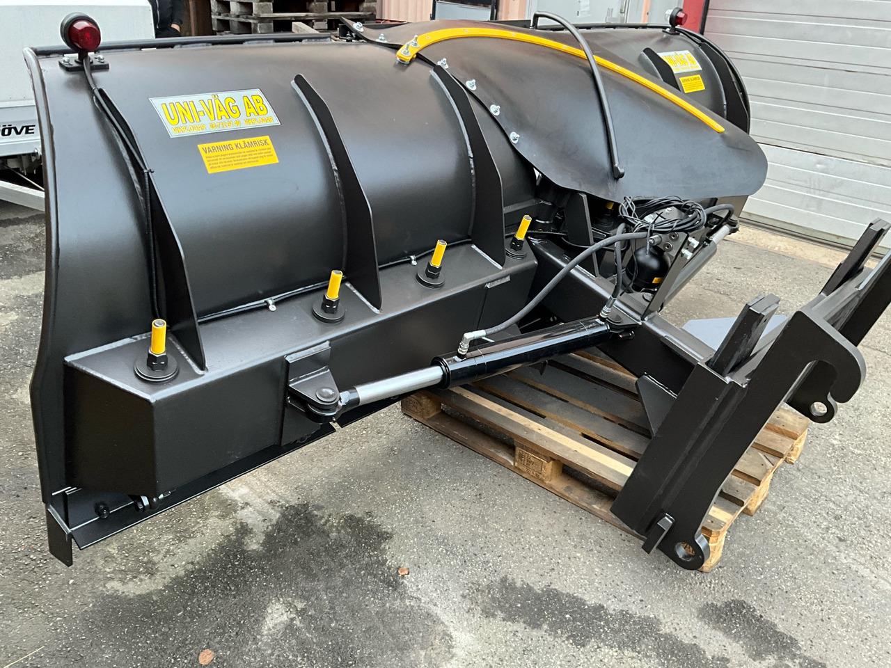 Uni-väg UV320 - كاسحة ثلوج: صورة 1 Uni-väg UV320 - كاسحة ثلوج: صورة 1