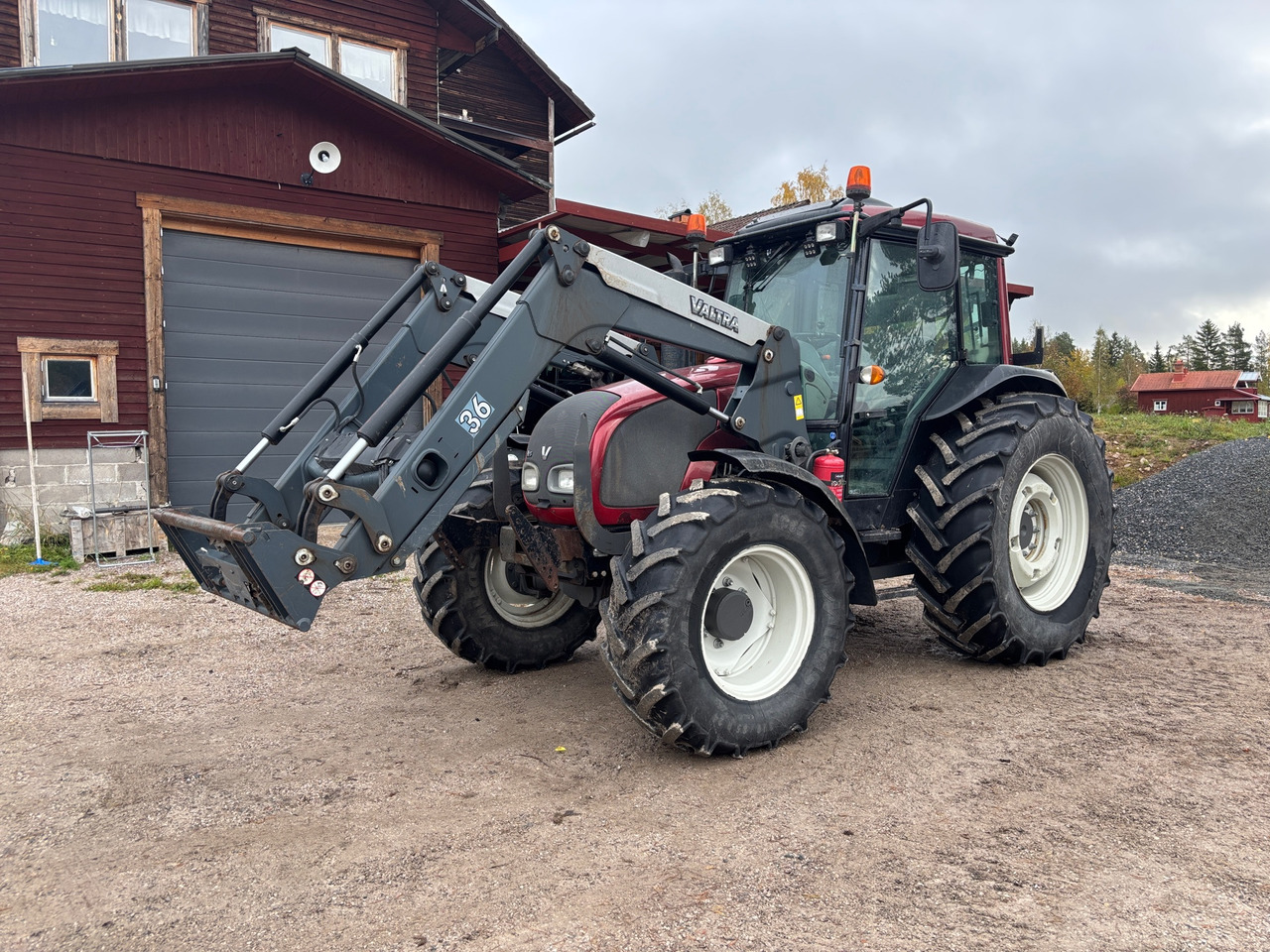 Valtra A93 - جرار: صورة 1 Valtra A93 - جرار: صورة 1