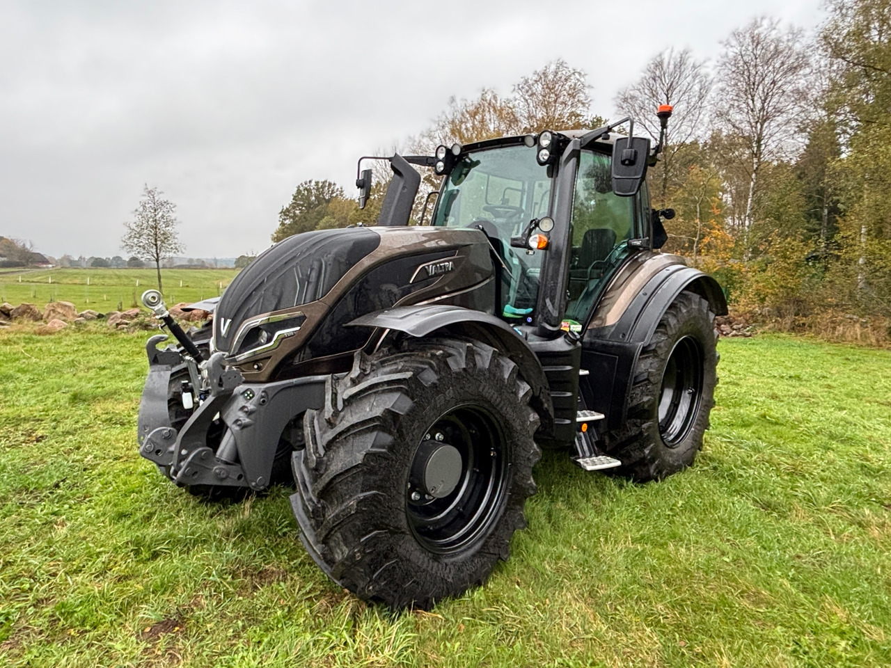 Valtra T175E - جرار: صورة 1 Valtra T175E - جرار: صورة 1