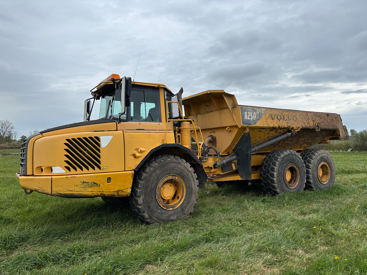 Volvo A25D 6x6 - شاحنة التعدين: صورة 1 Volvo A25D 6x6 - شاحنة التعدين: صورة 1