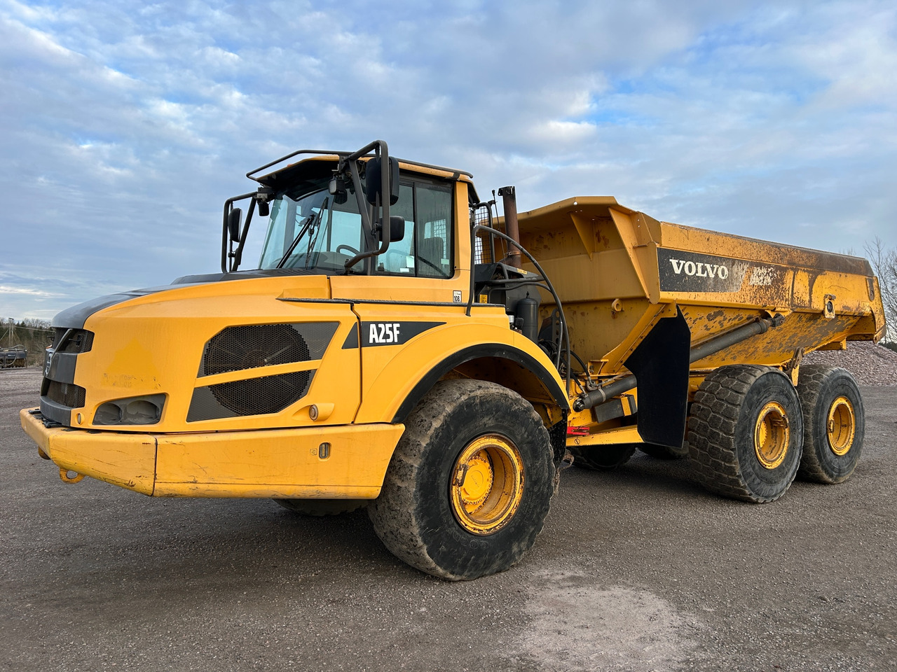 Volvo A25F - شاحنة التعدين: صورة 1 Volvo A25F - شاحنة التعدين: صورة 1