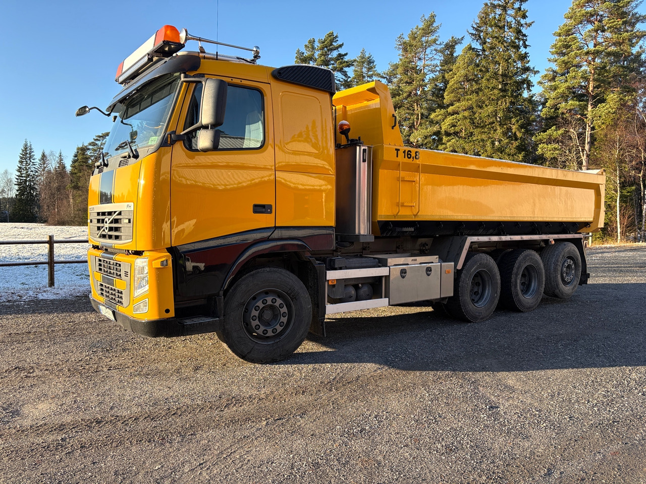 Volvo FH 8*4 - شاحنة قلاب: صورة 1 Volvo FH 8*4 - شاحنة قلاب: صورة 1