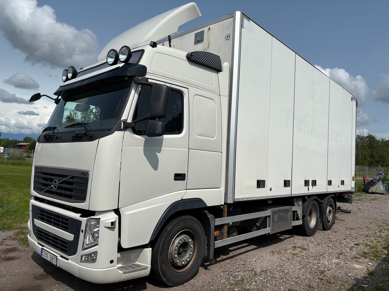 Volvo FH12 6*2 - شاحنة: صورة 1 Volvo FH12 6*2 - شاحنة: صورة 1