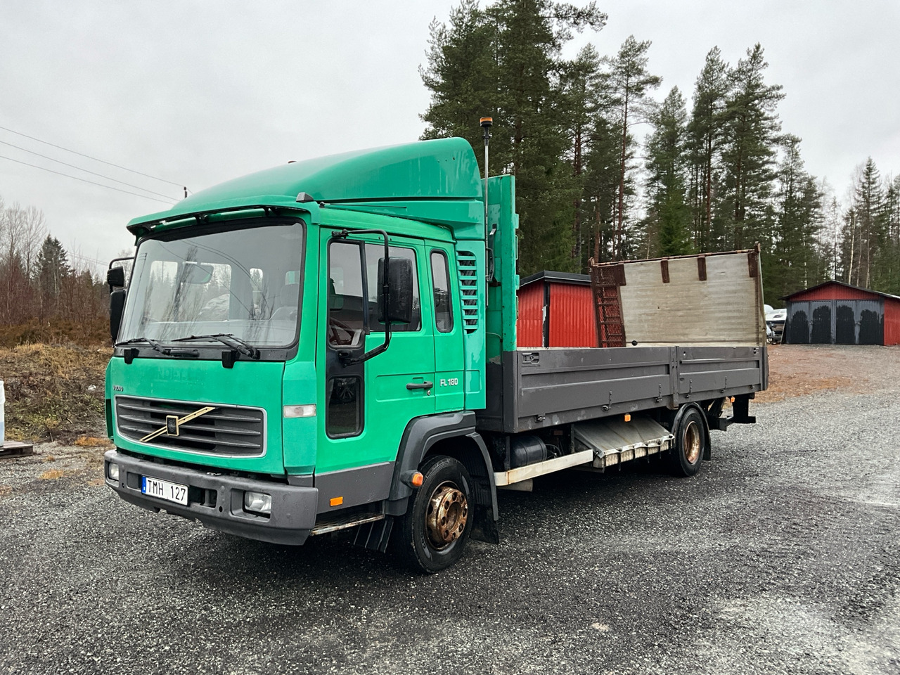 Volvo FL180 - شاحنة: صورة 1 Volvo FL180 - شاحنة: صورة 1