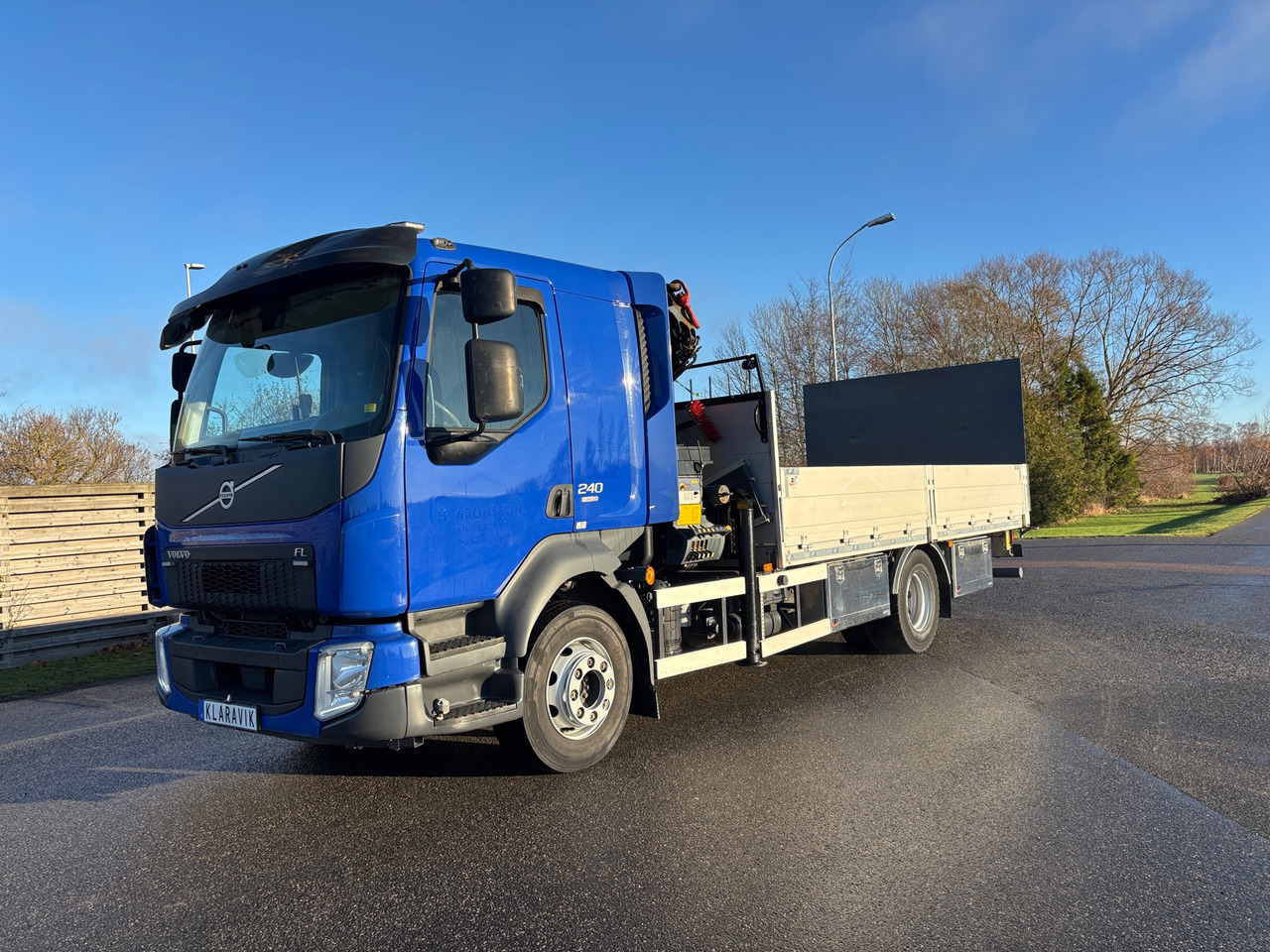 Volvo FL240 - شاحنة كرين: صورة 1 Volvo FL240 - شاحنة كرين: صورة 1