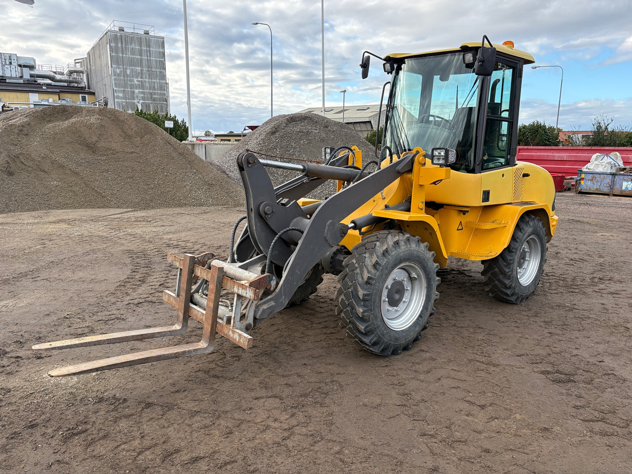 Volvo L30B-Z - اللودر بعجل: صورة 1 Volvo L30B-Z - اللودر بعجل: صورة 1